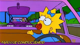 Maggie Simpson conduciendo un auto