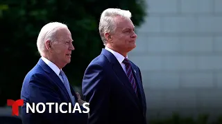 Biden llega a Lituania para participar en la cumbre de la OTAN | Noticias Telemundo