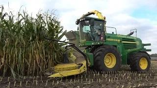 Mais hakselen door Loonbedrijf Dekker met John Deere 7750i ProDrive en 3 JD trekkers (2019)