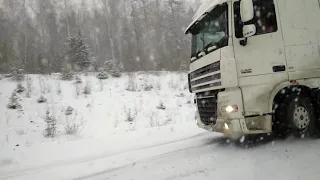 Дорога Екатеринбург - Арти, снегопад, гололед, летняя резина