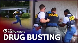 Cops Chase Suspects After Busting Drug Deals | Cops | Real Responders