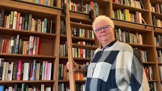Take a tour of Val McDermid's book shelves | Book Week Scotland