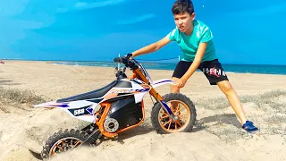 Funny Tema Ride on motocross bike Bike stuck in the sand on the beach He gets bike out of the sand
