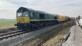 Class67 van rheincargo met grindtrein tussen bunde en weener onderweg om een werktrein te legen