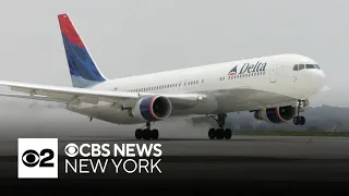 Emergency exit slide falls off Delta flight in NYC