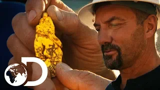 Inexperienced Miner Finds The Biggest Nugget Dave Has Ever Seen | Gold Rush: Dave Turin's Lost Mines