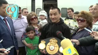 Профессиональный боксер Жанат Жакиянов вернулся на родную землю