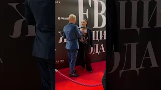 На красной дорожке 🔥 Премия FB “Женщина года 2024» Ведущий дорожки Митя Фомин!