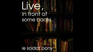 Le Soldat Pony - Luna Comes to Me in a Dream (Live, In Front of Some Books)
