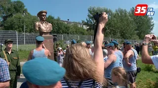 В свой праздник череповецкие десантники открыли памятник Маргелову