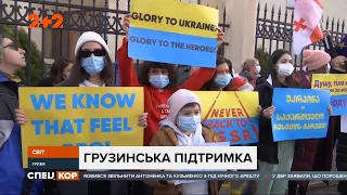 «Путин, руки прочь от Украины» – с таким призывом в Грузии прошла акция против российской агрессии