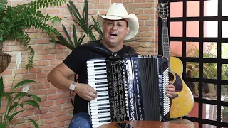 Pedro Soberano canta modão na estreia do Programa Goiás é Mais