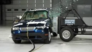 2008 BMW X3 side IIHS crash test