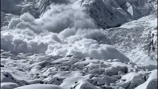 Una gigantesca valanga sull'Annapurna: ''Una delle più grandi che si ricordi da sempre''