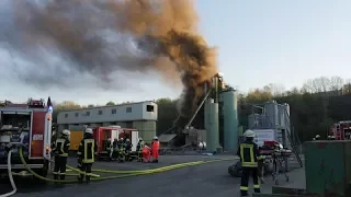 Explosionsgefahr bei Feuer in Lindenberg: Feuerwehr im Großeinsatz