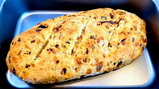 The tastiest bread made from simple ingredients. Onion bread. Baking bread. simply delicious.