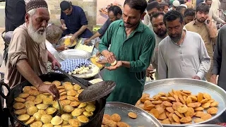 Crispy Moong Daal Kachori | NON STOP Kachori Making | 50 Years Old Kachori Selling Shop in karachi