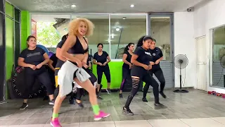 Zumba tucanes de Tijuana espejeando