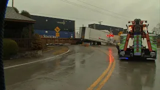 Low-tech approach may be a quick fix for dangerous railroad crossing in Oldham County