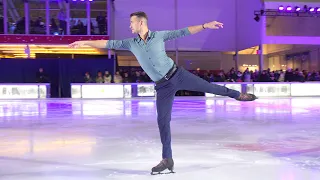 U.S. Champion Ryan Bradley skates to Frank Sinatra at the 2023 Bryant Park Tree Lighting