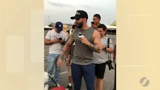 JMD (27/09/19) - Gusttavo Lima compra o estoque de um carrinho de picolé e canta para vendedor