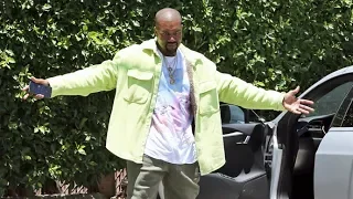 EXCLUSIVE - Kanye West Is A Poser For The Paparazzi!!