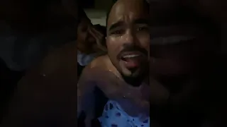 Raphy pina enojado con Mia porqué casi le quemá la casa.😱😱