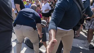 Biden falls while getting off bike after beach ride near his Delaware home | ABC7