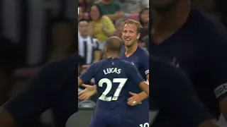 HARRY KANE SCORES FROM HALFWAY LINE IN SINGAPORE 😱