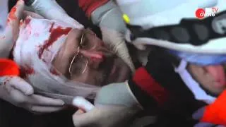 Беркут разбивает головы щитами Киев Грушевського Евромайдан 2014