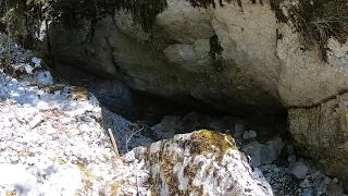 Exploring a deep cave in the High Jura: Grotte des Foules