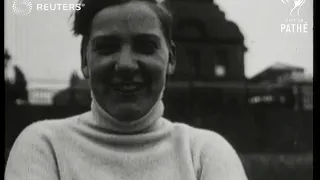 UK: SPORTS :  Close up of Miss Sharpe "Swimmer"  and other women swimmers (1928)