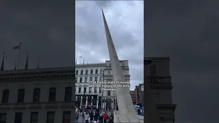 Why is there a giant spike at one end of London Bridge? 👀