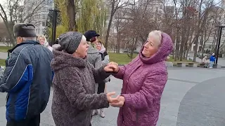 ЗАБЛУДИЛАСЬ ОСЕНЬ СРЕДЬ БЕРЕЗ ДА СОСЕН❤️ТАНЦЬІ НА ПЛОЩАДИ СВОБОДЫ❤️ ХАРЬКОВ 2023