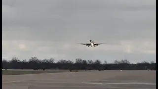 MD-11 Go Around in a crosswind at KSDF