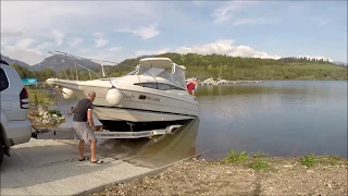 Loading 3200 kg Bayliner on trailer in Marina Liptov, Slovakia