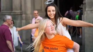 Katholische Schule Harburg: Solidaritätsengel auf dem Michel