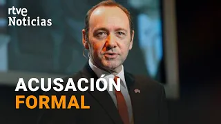 KEVIN SPACEY, acusado de CUATRO DELITOS de AGRESIÓN SEXUAL contra TRES HOMBRES | RTVE Noticias