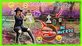 ENTERRÉ a ANNABELLE en el CEMENTERIO de MUÑECAS 😈😰 *Me mordió*