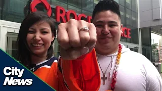 Flames and Oilers fan get engaged at Battle of Alberta