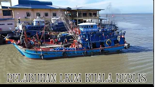 SEMINGGU SEBELUM CUTI TAHUN BARU CINA DI PELABUHAN LKIM KUALA PERLIS. BOT JEROT MENDARATKAN HASIL.