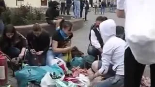 Одесса. Девушки готовят коктейли  Молотова (02.05.2014)
