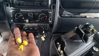 Suzuki Jimny (SN413) | How to remove 4 wheel drive switch and HVAC control unit.