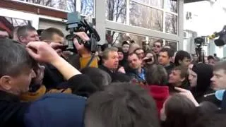 Глава СБУ Донецкой обл вышел к народу  15 марта 2014