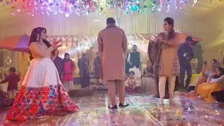 Chal pyar karegi mehndi dance best mehndi dance 2019 Pakistani wedding bride and groom shadi dance
