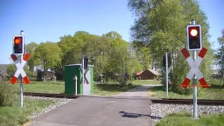 Spoorwegovergang Quendorf (D) // Railroad crossing // Bahnübergang