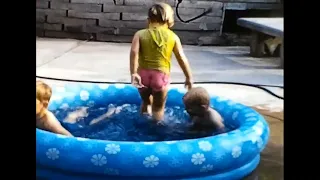 8mm Home Video - 1972 - Kids in kiddie pool