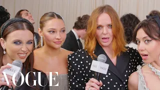 Madelyn Cline, Aubrey Plaza & Stella McCartney Arrive at Met Gala | Met Gala 2023 | Vogue