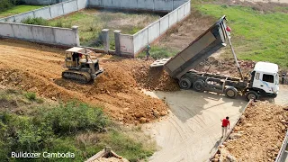 Powerful Work fast Building New Road Bulldozer Working Pushing Soil Stone And Dump Truck 25.5 Ton