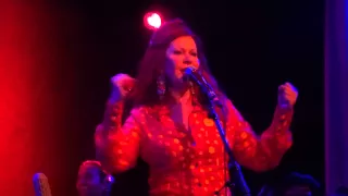 Kate Pierson "Shiny Happy People" Chicago, IL 7-21-2015 (R.E.M. cover)